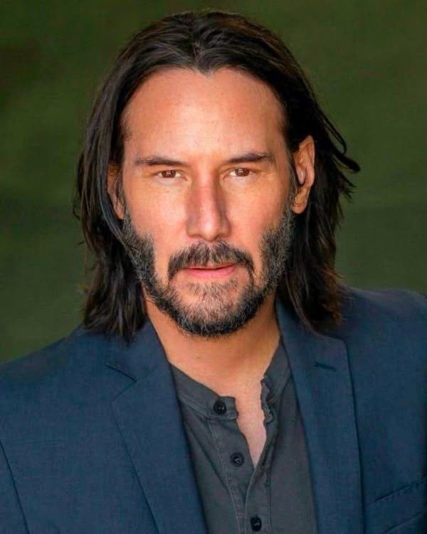 «Grandma without a bra!» Keanu Reeves was captured with his wife who disgraced herself with no bra