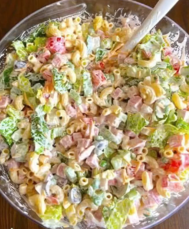 The Ultimate Layered Pasta Salad: A Showstopping Dish for Every Gathering